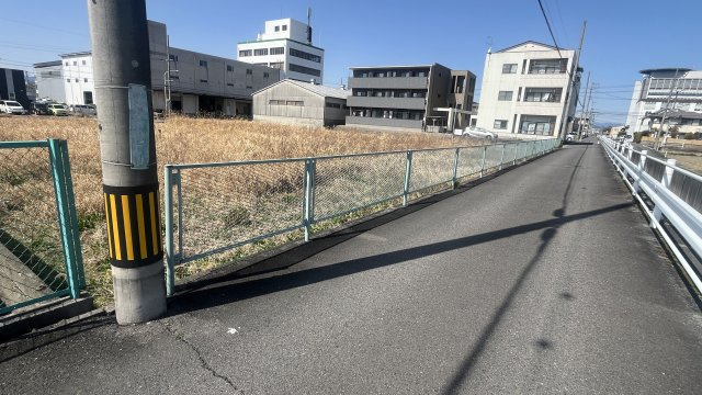 9区画分譲地　須賀3丁目　2号地の前面道路含む現地写真|東側道路