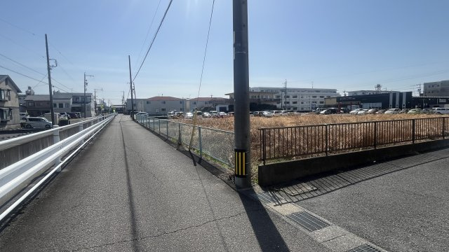 9区画分譲地　須賀3丁目の前面道路含む現地写真|東側道路