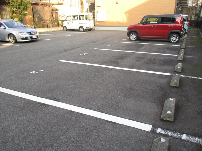 豊岡市京町のアパートの駐車場|敷地内駐車場があります◎