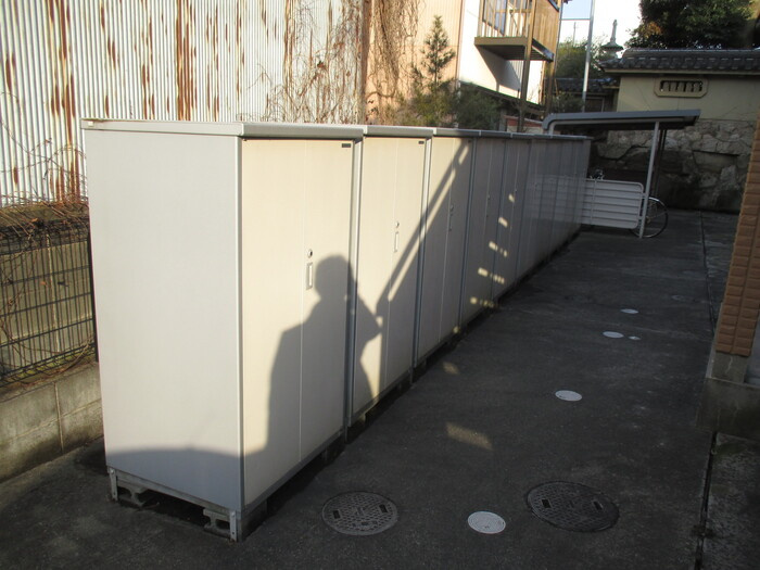 豊岡市京町のアパートのその他共用部分|外部物置がついています◇