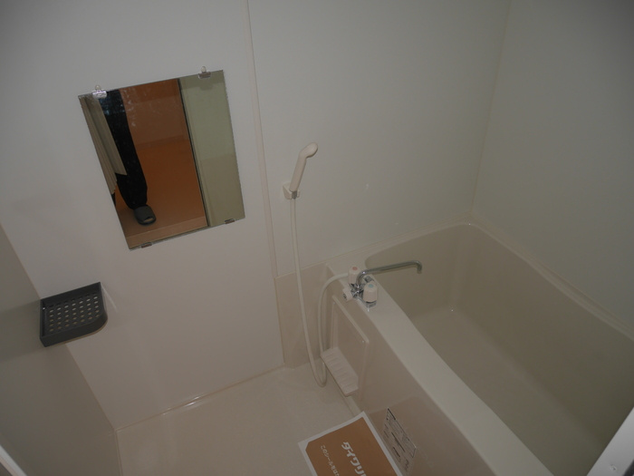 豊岡市京町のアパートの浴室|浴室乾燥機付きのバスルームです♪