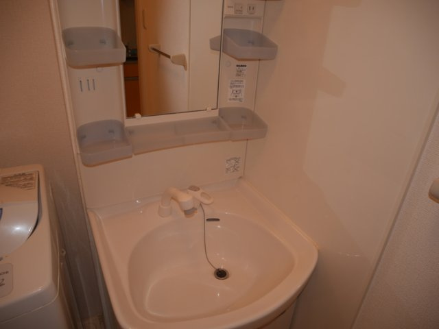 豊岡市京町のアパートの洗面所|独立洗面台、洗濯機置場です★