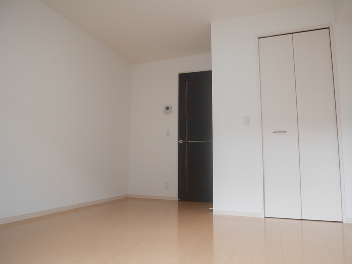 豊岡市京町のアパートの居間・リビング|フローリングのお部屋です＊