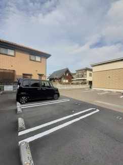 【駐車場】 | パークハイム椿　Ⅱ | 駐車場に車を止められます