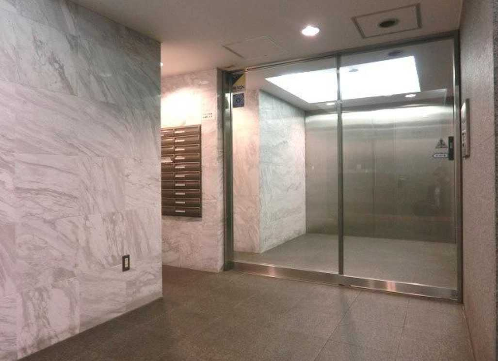 プロスペクト渋谷道玄坂　ペット相談　ネット無料　礼金0のエントランス