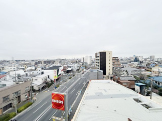 【展望】 | 眼前に広がる空の雄大さと、このお部屋の自慢の一つである「眺望」をご覧ください。毎日、この景色を独り占めできる新生活に夢が広がります。～即日のご見学可能～　お問合せはお気軽にどうぞ。