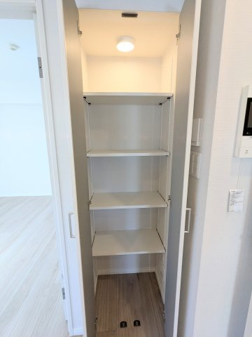 ファミール浅草シティウエストの収納|～リビング内 収納写真～