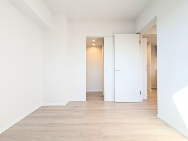 ファミール浅草シティウエストの収納|～WIC付きの主寝室写真～