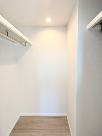 ファミール浅草シティウエストの収納|～主寝室のWIC写真～