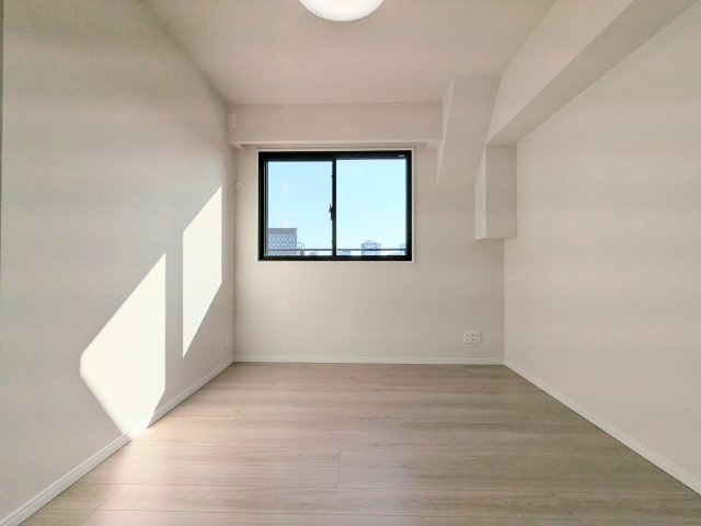 ファミール浅草シティウエストの洋室|～WIC付きの主寝室写真～