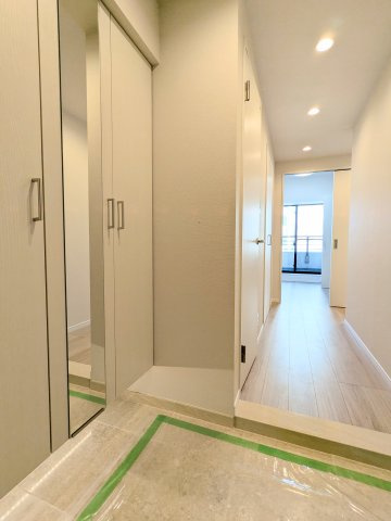 ファミール浅草シティウエストの玄関|～収納付き玄関写真～