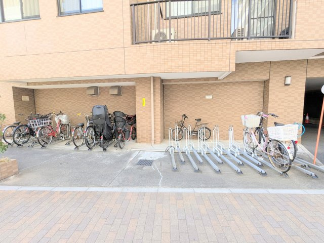 ファミール浅草シティウエストの駐輪場|～駐輪場 写真～