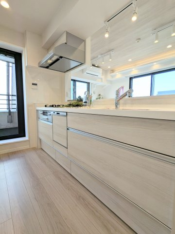 ファミール浅草シティウエストのキッチン|～食器洗浄乾燥機付のキッチン写真～