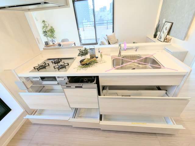ファミール浅草シティウエストのキッチン|～食器洗浄乾燥機付のキッチン写真～