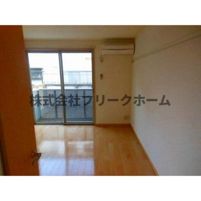 小金井市中町２丁目のアパートの居間・リビング