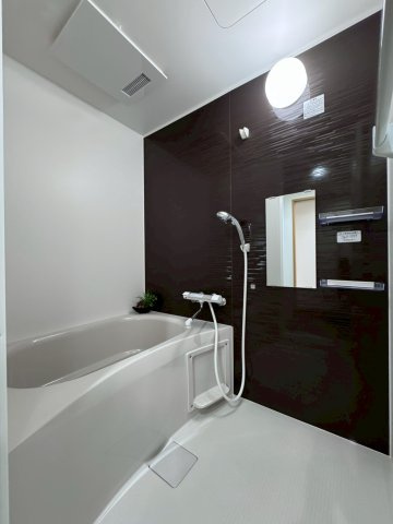 寝屋川サンハイツA棟の浴室|浴室乾燥機付きで花粉の時期にも大活躍です。