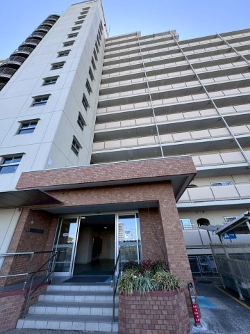 寝屋川サンハイツA棟の外観|セブンイレブンまで徒歩約３分の立地です。