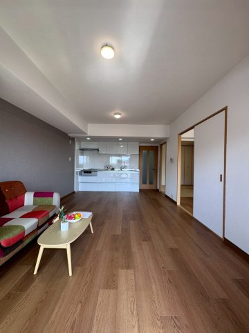 寝屋川サンハイツA棟の居間・リビング|約11帖