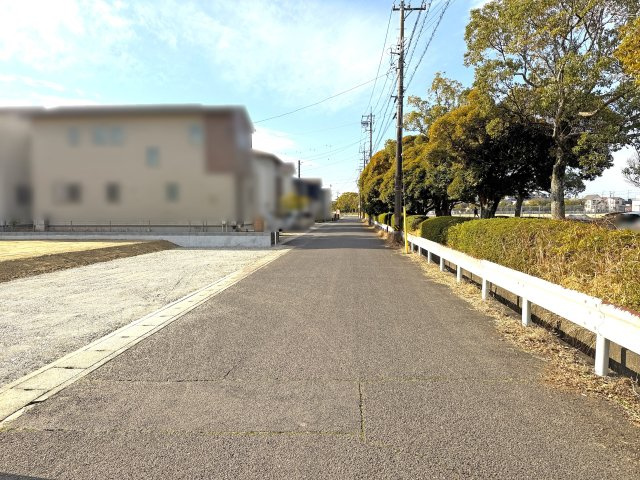 【前面道路含む現地写真】 | 鈴鹿市桜島町７丁目　宅地分譲２区画 | 前面道路