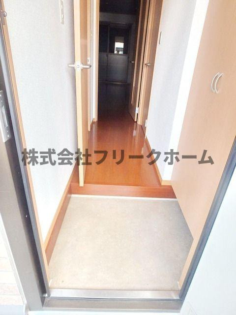 小金井市東町５丁目のアパートの玄関