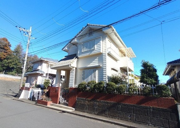 泉区弥生台 中古戸建 5480万円の前面道路含む現地写真