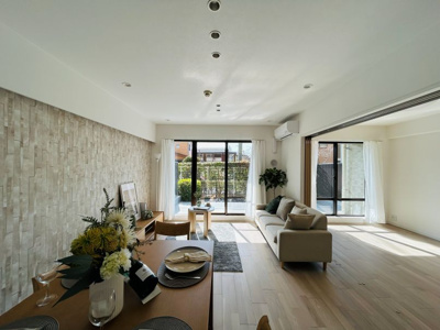 【居間・リビング】 | 川口弥平パークホームズ | ご家族の会話がはずむ、開放的なLDK