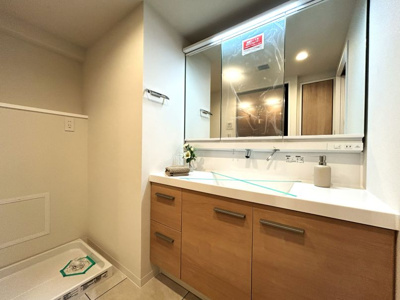 【独立洗面台】 | 川口弥平パークホームズ | 洗面化粧台新規交換（三面鏡付）収納力と機能性に優れたお手入れ楽々洗面化粧台