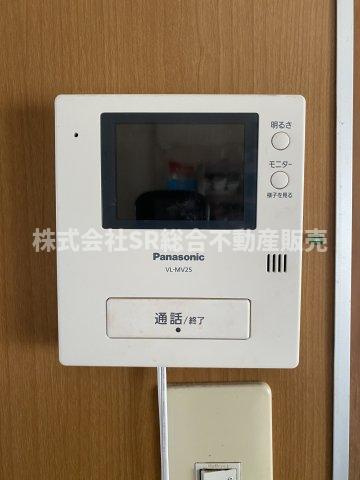 上六万寺町中古テラスハウスの防犯設備|モニター付きインターホンがあり女性やお子様にも安心です！