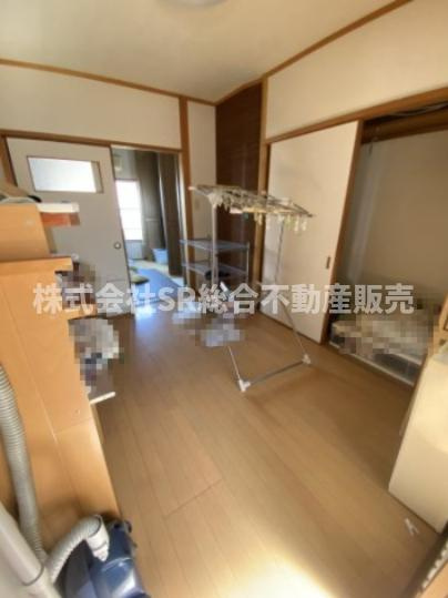 上六万寺町中古テラスハウスの洋室|使い勝手のいい洋室です