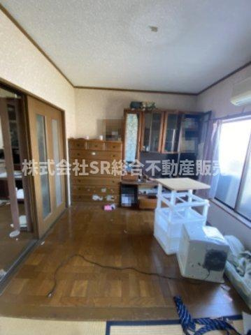 上六万寺町中古テラスハウスの洋室|リビングとつながる空間です♪