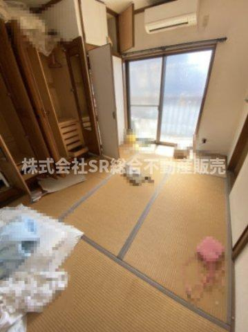 上六万寺町中古テラスハウスの寝室|寝る時は布団派の方にはピッタリのお部屋です！