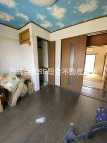 上六万寺町中古テラスハウスの子供部屋|ゆったりした子供部屋です