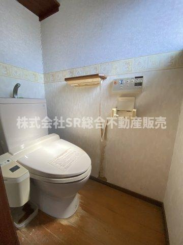 上六万寺町中古テラスハウスのトイレ|温水洗浄便座付きトイレです♪