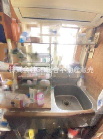 上六万寺町中古テラスハウスのキッチン|1Fには作業後に便利なシンクがあります！