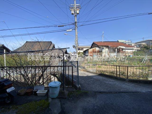 上六万寺町中古テラスハウスの前面道路含む現地写真|前面道路含む現地写真です