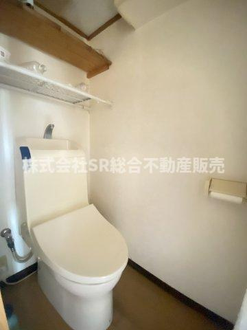 上六万寺町中古テラスハウスのトイレ|各階にトイレがあると朝の身支度がスムーズに行えます！