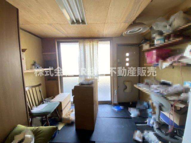 上六万寺町中古テラスハウスの玄関|1F東側部分。使い方は多用途にお使いいただけます！