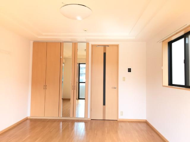 エルヴェ東小向Ⅰの居間・リビング|室内