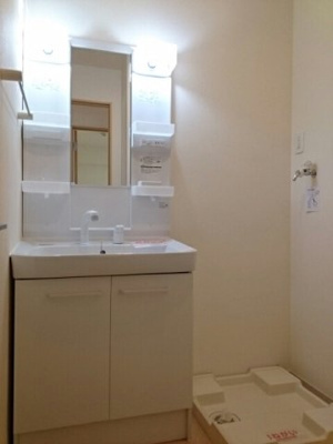 【洗面所】 | サンリット・カーサⅡ | ゆったりとスペースのある洗面所