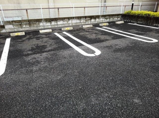 【駐車場】 | ラ・ポルト　ｌａ　Ｐｏｒｔｅ | 駐車場があるので、車を買う予定の方も安心です