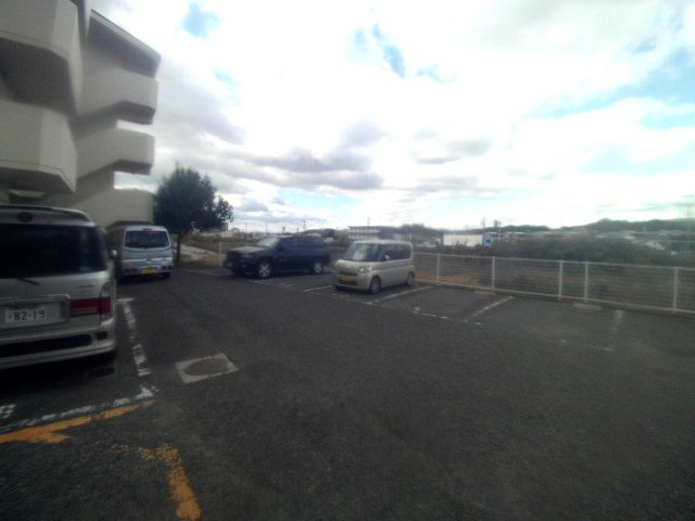 リバティビルの駐車場