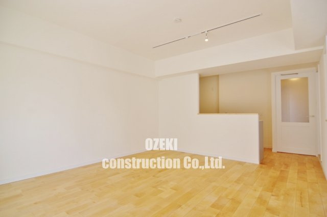 EVERTOW　Colore　SENGENDAIの居間・リビング