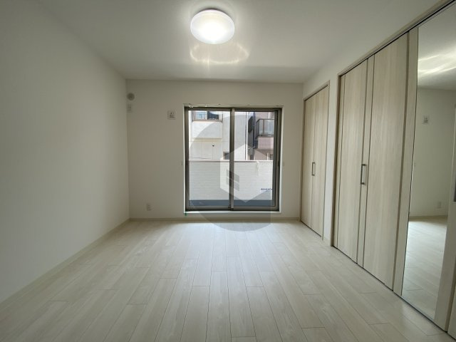 クリエオーレ御厨東の洋室