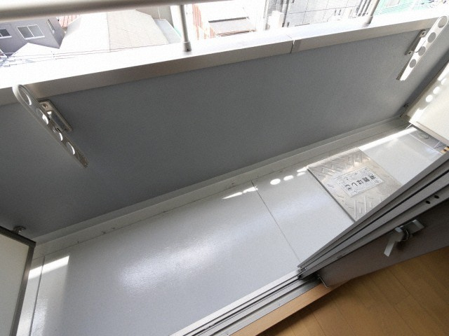 大阪市生野区新今里３丁目の賃貸マンションのバルコニー