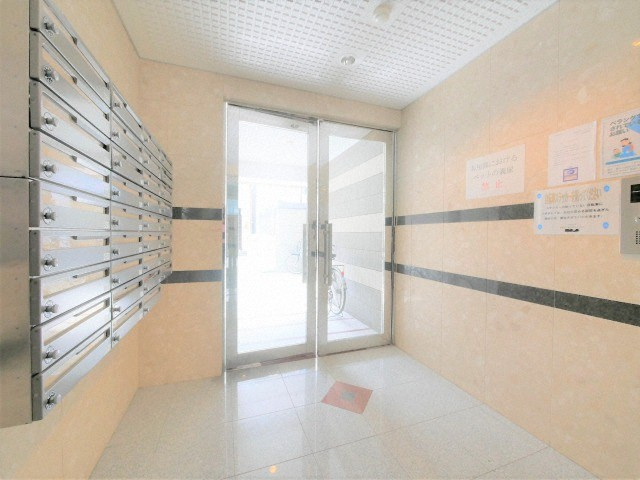 大阪市生野区新今里３丁目の賃貸マンションのロビー