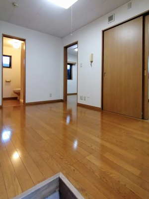 【居間・リビング】 | ブラウンコート | 居住中の為他号室の写真となります