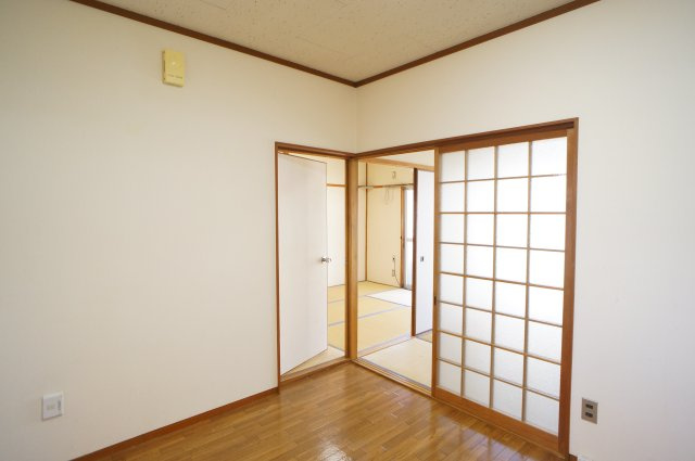 三輪マンションの居間・リビング