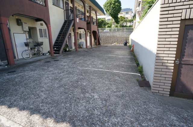 三輪マンションの駐車場