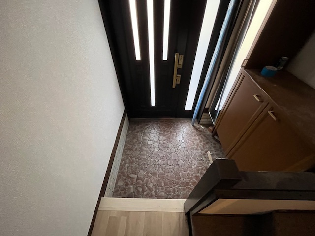 唐国町戸建の玄関