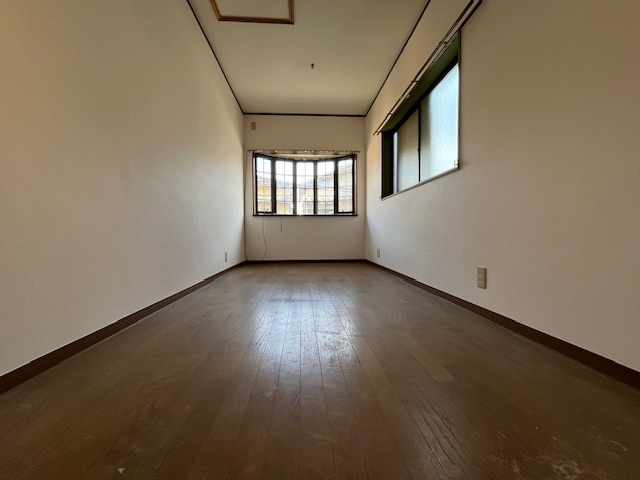 唐国町戸建の洋室